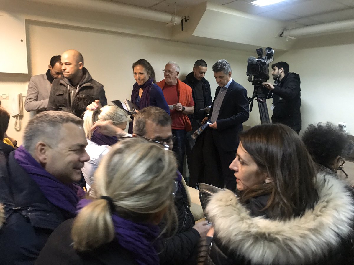 audrey_canal's tweet photo. Réunion débat aux Sablons avec Jamal et les autres candidats présents. 2 candidats ont décliné @SLeFoll et @Cacqueray2020 pour ne pas s’adresser aux habitants du quartier. @AutrMans est présent et s’exprime sur son programme. #autrmans #lemans #audreydolocanal #votez2 https://t.co/h3aOKn7UOP