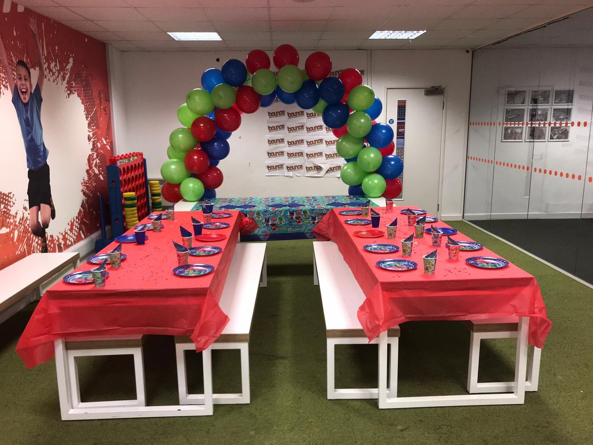 bounceipswich's tweet photo. PJ Masks Deluxe theme 🎈 🎈 🎈 

Make your little one a hero for the day!😎 

- Balloon arch 
- Table cover
- Plates
- Napkins
- Cups
- Plates
- Confetti

#balloonarch #deluxe #pjmasks #theme #birthday #party #bounce #indoortrampolinepark https://t.co/EKIkZAfxVU