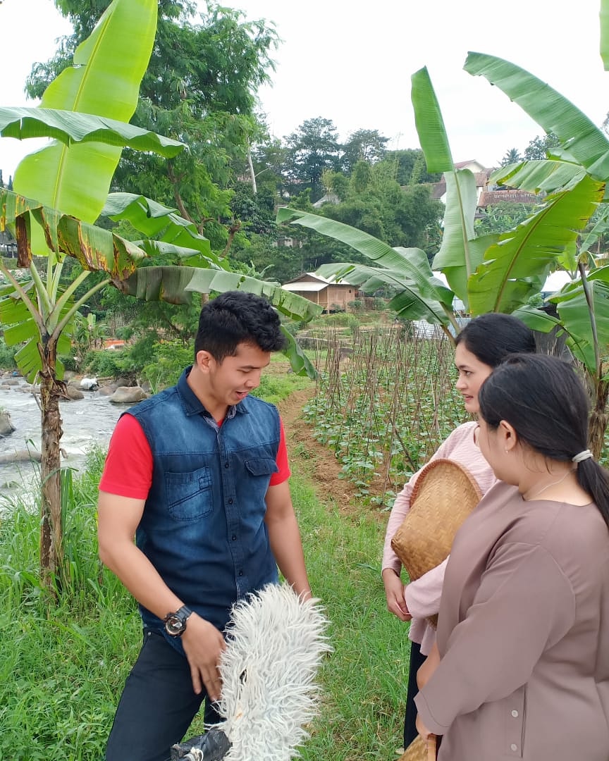 rianrizki88's tweet photo. Eh Buset. Bulunya Banyak Banget 😂😅😂
#alambebas #pohonpisang #kebunsayur #sungai #instagram #rianrizkimazeli https://t.co/9CFKLFpqsk