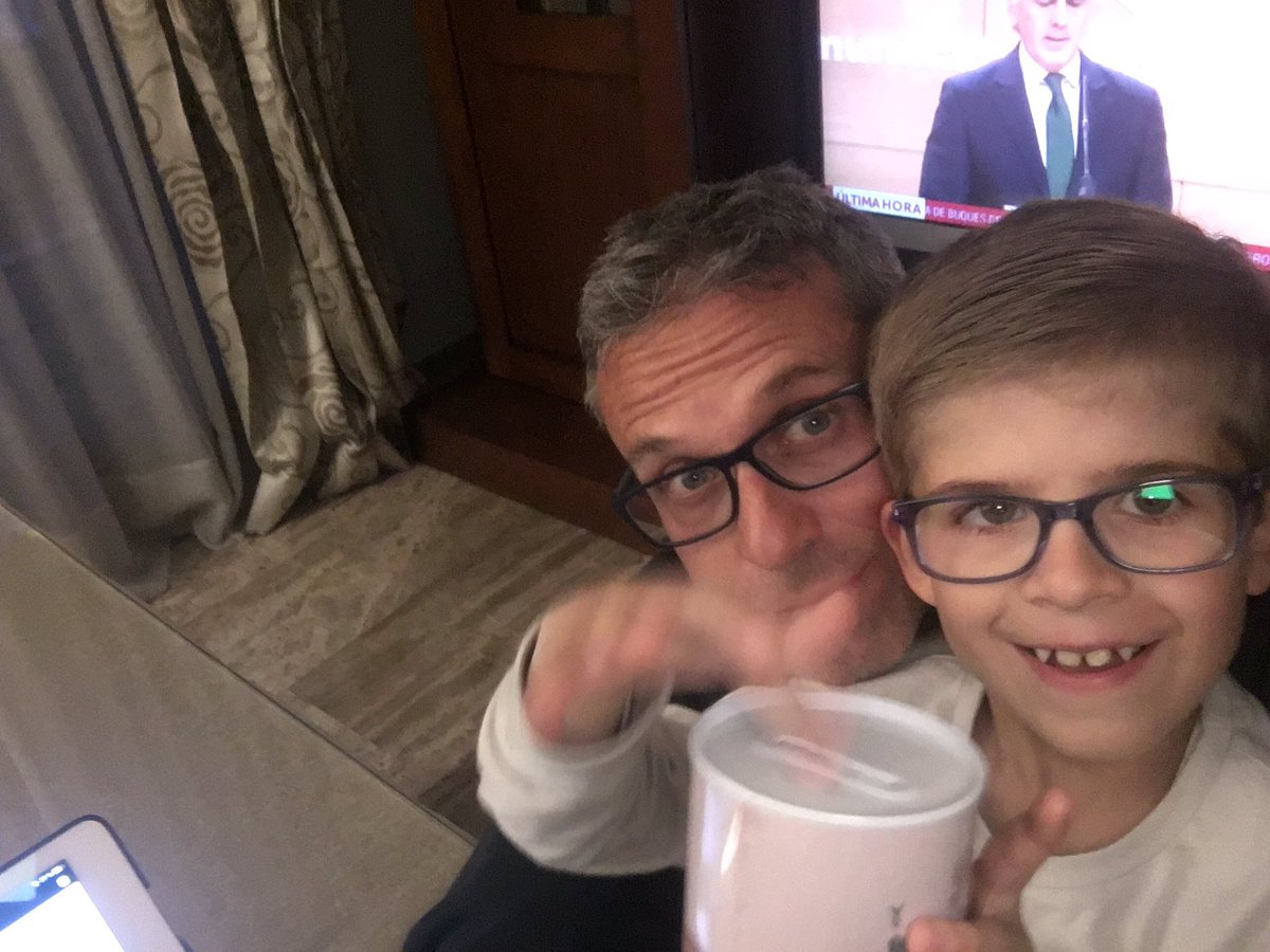 juanhidal's tweet photo. Para mis queridos restauradores y mesoneros: nos quedamos en casa unas semanas, pero prometemos volver a veros en breve, así que lo que no nos gastemos ahora por precaución, lo disfrutaremos con vosotros en cuanto pueda ser #LaHucha #QuédateEnCasa #DelTrabajoACasa https://t.co/UM8JRi5kXU