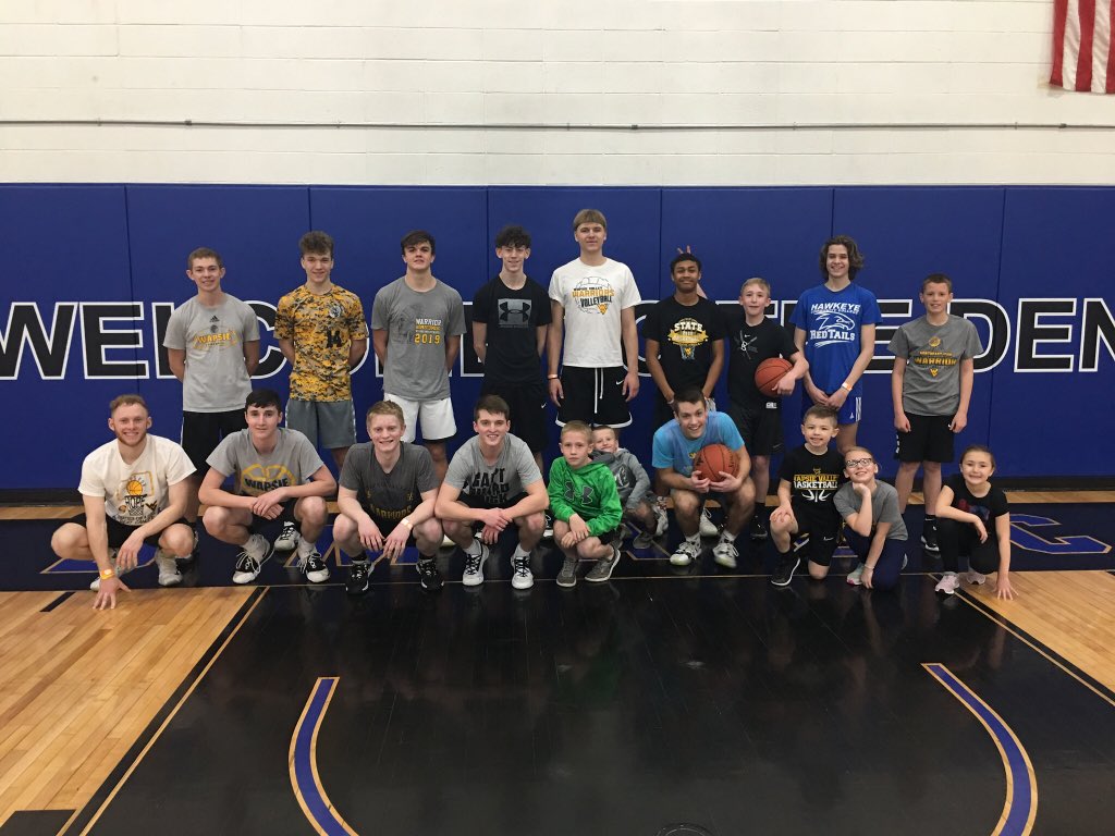 CoachMcKowen's tweet photo. Thank you to Coach Krafcisin and the DMACC coaching staff for opening up the gym for us to practice today!  #WeAreFamily https://t.co/Y1uu6I2Y0R