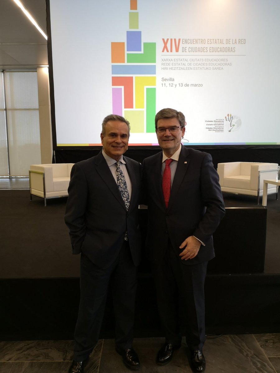 CCervantesH's tweet photo. Con Juan Mari Aburto, Alcalde de Bilbao, en el Encuentro Estatal de Ciudades Educadoras. Un Alcalde empeñado en convertir Bilbao en una "Ciudad de valores." Interesante. #bilbao @bilbao_udala @RECESevilla @Ayto_Sevilla #sevilla #SevillaHoy https://t.co/bZFN7IT6kk