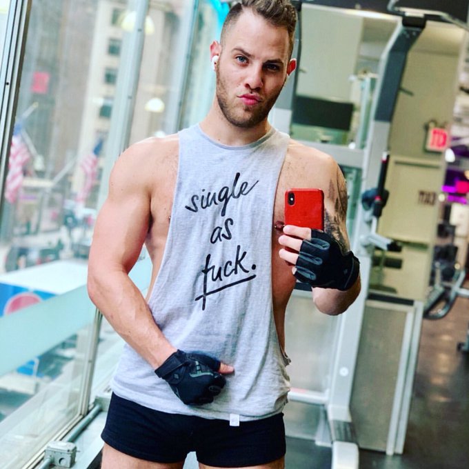 Single and ready to... socially distance myself lol 😷🦠 #gymselfie #gaymuscle #marekrichard https://t<a href="/tag/gymselfie"class="tags"><span>#gymselfie</span></a><a href="/tag/gaymuscle"class="tags"><span>#gaymuscle</span></a><a href="/tag/marekrichard"class="tags"><span>#marekrichard</span></a>
