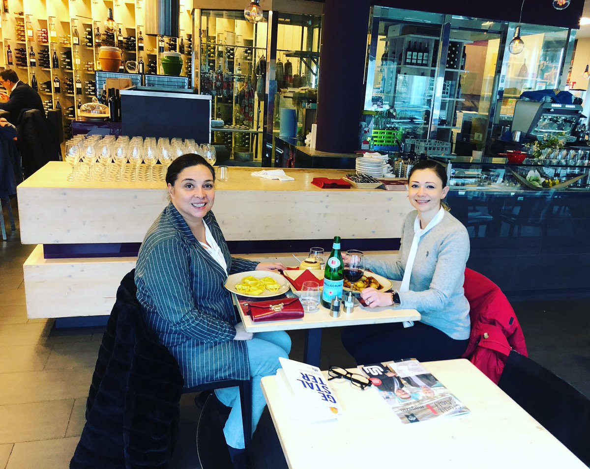 HassBirgit's tweet photo. Spannender Fintech Lady Lunch mit @bankerinfrankfurt @weck_alexandra im IlCantino Frankfurt #frankfurt #fintechladies #ilcantina https://t.co/AFlxQuYL7m