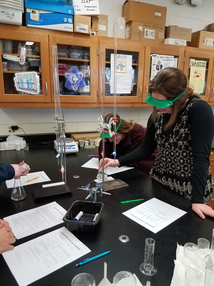 LhsDawson's tweet photo. Me: Hey, what is that stuff? Ss:  Acid, we can tell by the indicator color.  Me:  Nice.  How concentrated is it?  Ss:  We're going to titrate it and find out.  Great stuff.  #d128DARING #LVilleHIIT https://t.co/RKgVjvx8n8
