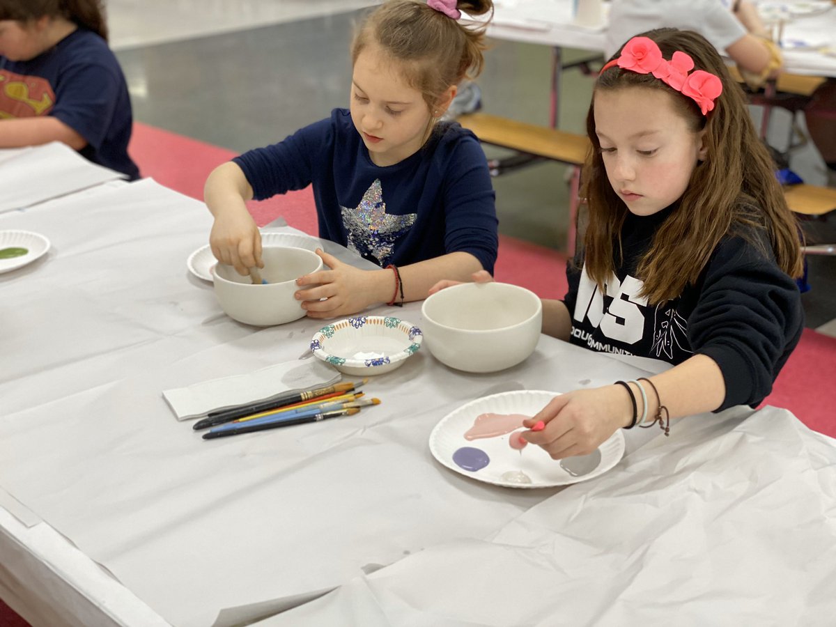 katiebillie_'s tweet photo. Thank you Color Me Mine for coming in to allow kids to paint pottery in school! Today was full of art! #62Learns #62ICS #62Intersession https://t.co/QPr2KEkBMy