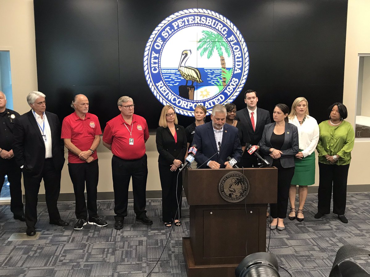 DaveFurst's tweet image. St Pete Mayor Rick Kriseman announces that the #IndyCar GP of St Pete will continue. Ancillary events around the race weekend will be cancelled. @rtv6 #coronavirus