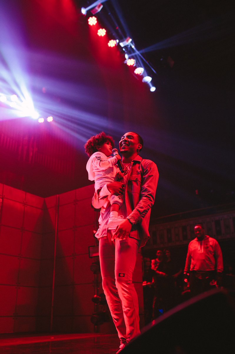 D I G I T A L tweet media