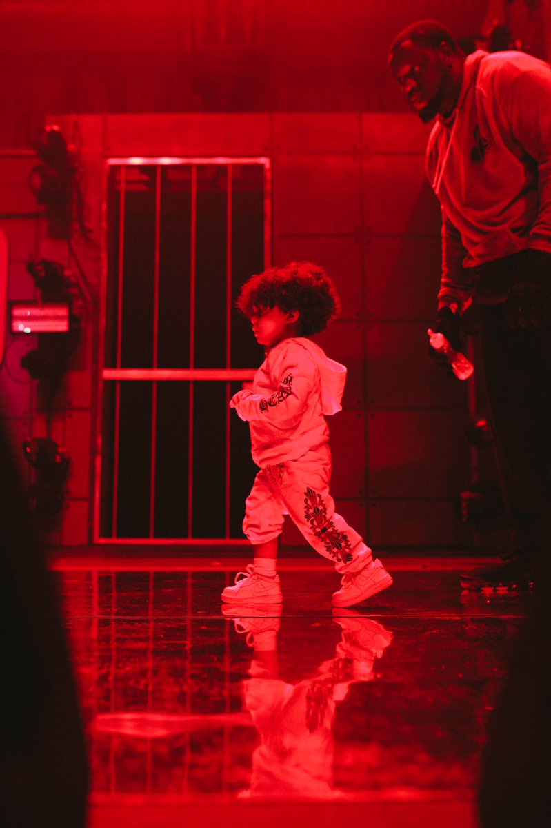 D I G I T A L tweet media