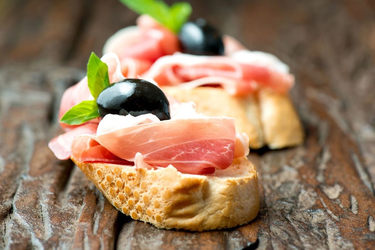 Bombshell_OC's tweet photo. Hors d'oeuvres, anyone? 

Food can make or break your event, which is why we love staying on top of trends in everything from appetizers to desserts! Which food blogs do you follow?

#letseat #cookingtime #foodblogger #imafoodie https://t.co/8kyilTfe96