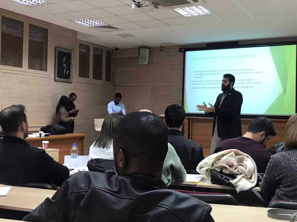 AnasMAwan's tweet photo. Presenting "#ParticipativeLeadership" with my very own cultural dress and Pakistani flag 🇵🇰 at @IAUKampus https://t.co/LTNyXhndzH