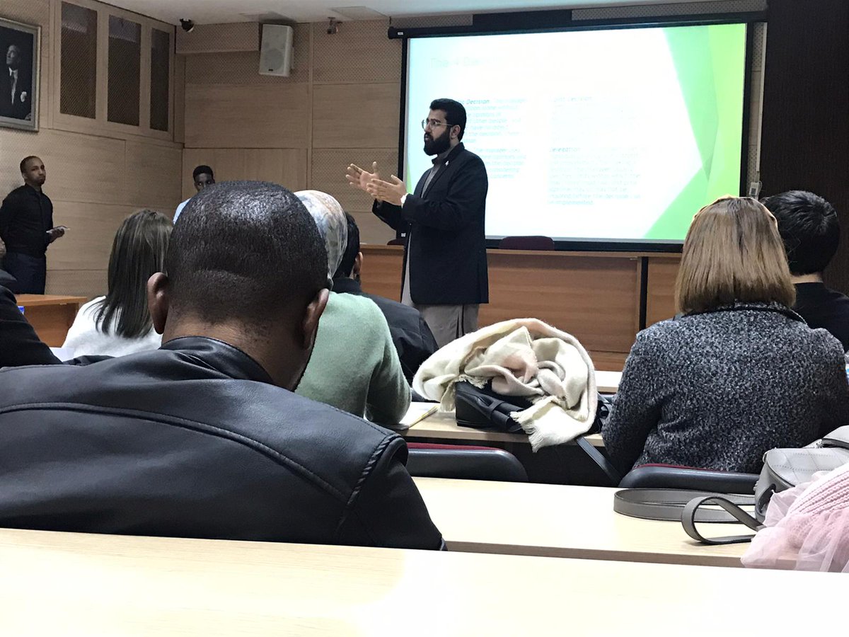 AnasMAwan's tweet photo. Presenting "#ParticipativeLeadership" with my very own cultural dress and Pakistani flag 🇵🇰 at @IAUKampus https://t.co/LTNyXhndzH