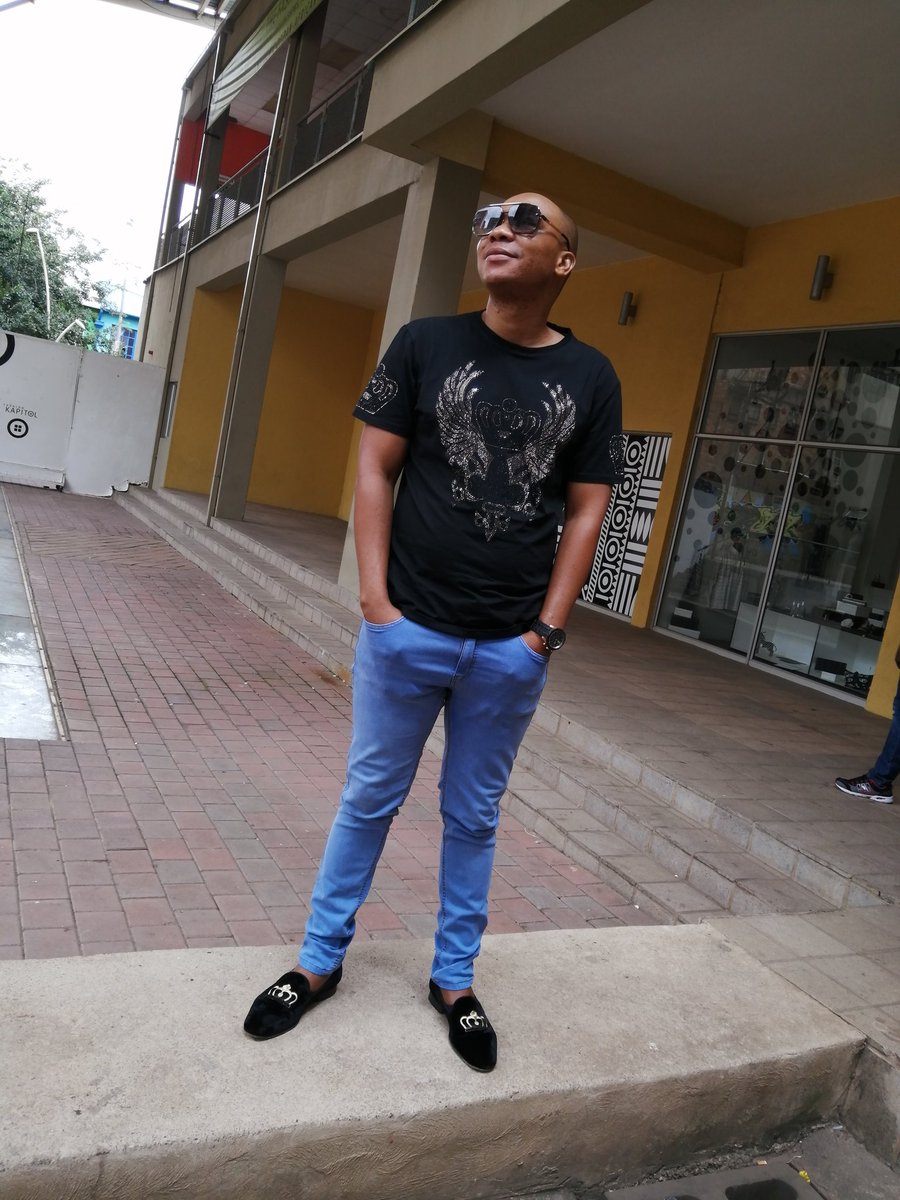 SirMlondo's tweet image. Ngelinye ilanga koze kulunge. #ThursdayMotivation #fowardthinking #inspiration #leadership