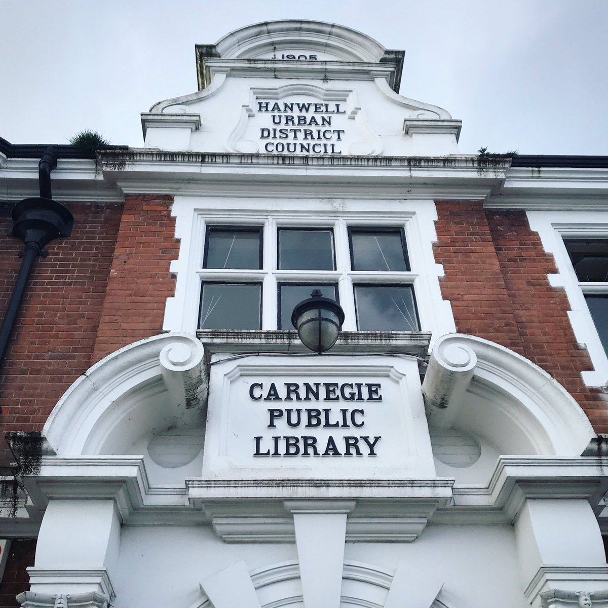 Had a lovely tour around the #Hanwell Community Library today.  @EalingLawCentre won the bid to take it over and have fab plans to make it a thriving community hub. It’s due to reopen in April🤞🏻 If you’d like to get involved register your interest at 
ealinglawcentre.org.uk/hanwell-commun…