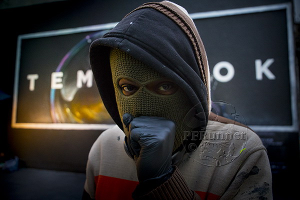 PFRunner's tweet photo. #PortraitsOfStreetArtists #330 :
Tempo Nok (1982), graffiti artist, devant son Mur Oberkampf, Paris
.
©https://t.co/1Y63MIe2f0 03-2020
.
Tempo Nok, French graffiti artist, in front of his @lemuroberkampf in Paris
.
#TempoNok #StreetArtParis #ParisStreetArt #LeMurOberkampf https://t.co/9qxfXIF3ck