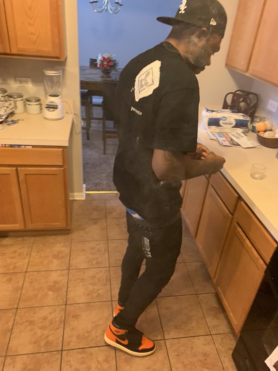 thats__da's tweet photo. Feel like I’m the last real nigga &amp; i’m getting lonely..-Veeze #LLBC🖤 https://t.co/kBNcFJRIKG