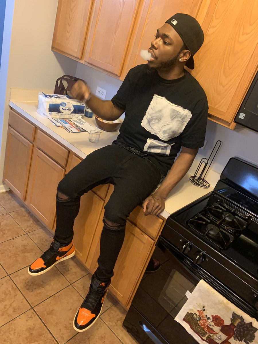 thats__da's tweet photo. Feel like I’m the last real nigga &amp; i’m getting lonely..-Veeze #LLBC🖤 https://t.co/kBNcFJRIKG