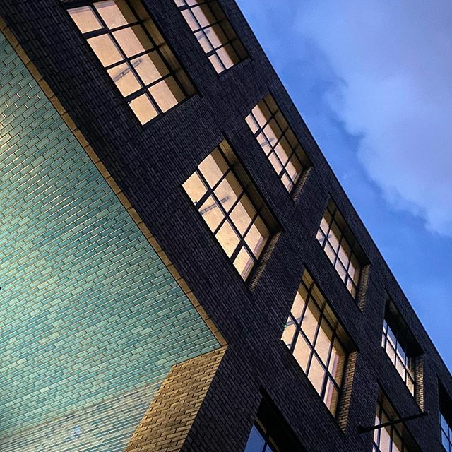10amtweets's tweet photo. I always like a textured ceiling.
.
.
.
#london #brick #londonarchitecture #glazedbricks #brickdetailing #details #architecturedetails #architecturedetail #londonbylondoners #borough #southlondon #london_city_photo https://t.co/7QVh6GUunI