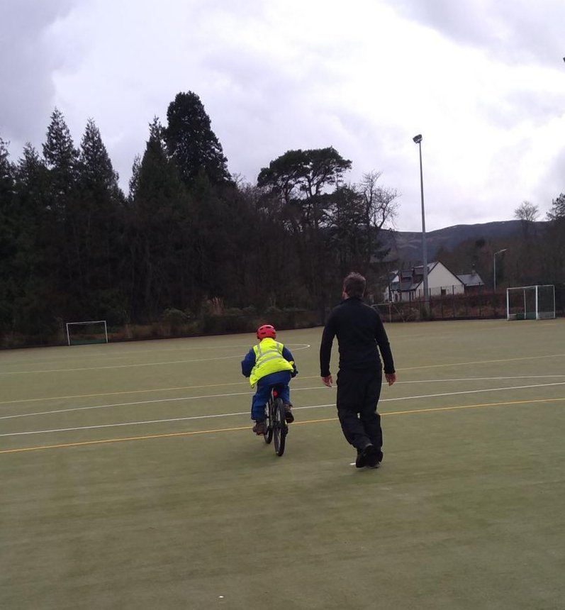 DreghornPrimary's tweet photo. They say once you've learned to ride a bike you'll never forget! #proud #firstcycle @ArranOutdoors https://t.co/9kV4lZjNHI