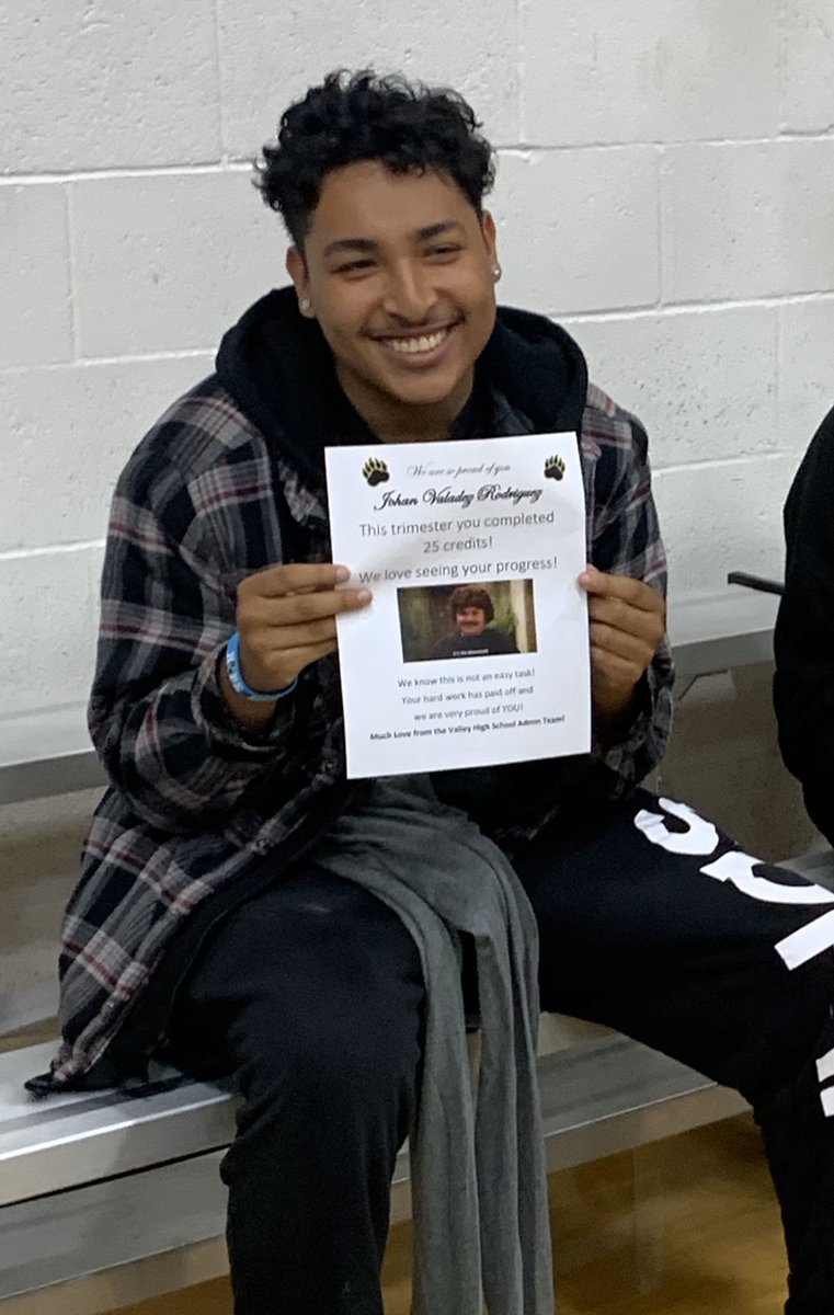 vhsgrizzlies's tweet photo. @vhsgrizzlies 🐻 Celebrate what is Right !  We had over 150 Grizzlies recognized today for awesome credit completion, honor roll, excellent  attendance &amp; GROWL class awards for  Trimester 2 🐻! Celebrate staff also! #MoreThanASchool @euhsd #EUHSD #GraduationStation #GrizzlyNation https://t.co/PaxGMrlyq2