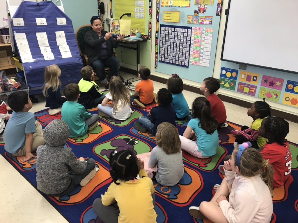 MrsEwingJBW's tweet photo. Thanks Mrs. McCartney, Elijah’s mom, for reading to our class today! https://t.co/Eg3KJGlpZ0
