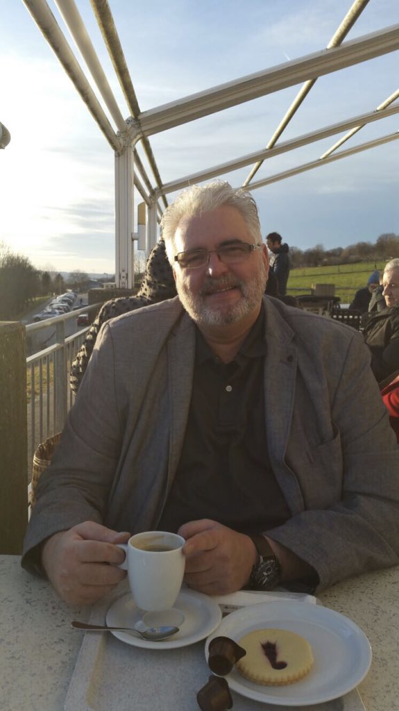 Today my father has passed away. He has lost the fight at 11:40h. I miss you - always.