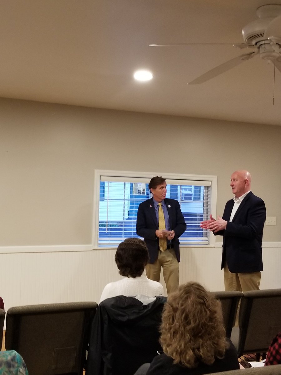 FamilyPromiseDE's tweet photo. Thank you to everyone who came out for our Annual Celebration last night!

Special thanks to 21st District Rep. Mike Ramone and Senator Jack Walsh for stopping by and expressing their appreciation of our efforts and their dedication to ending family homelessness in Delaware. https://t.co/GWfDEbEcXZ