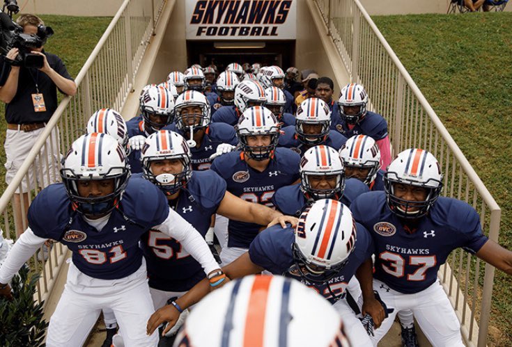 Very honored and blessed to receive my fist Division 1 offer of the University of Tennessee Martin🙏🏾🚀 @Miles_Taylor19 Thank you🙏🏾