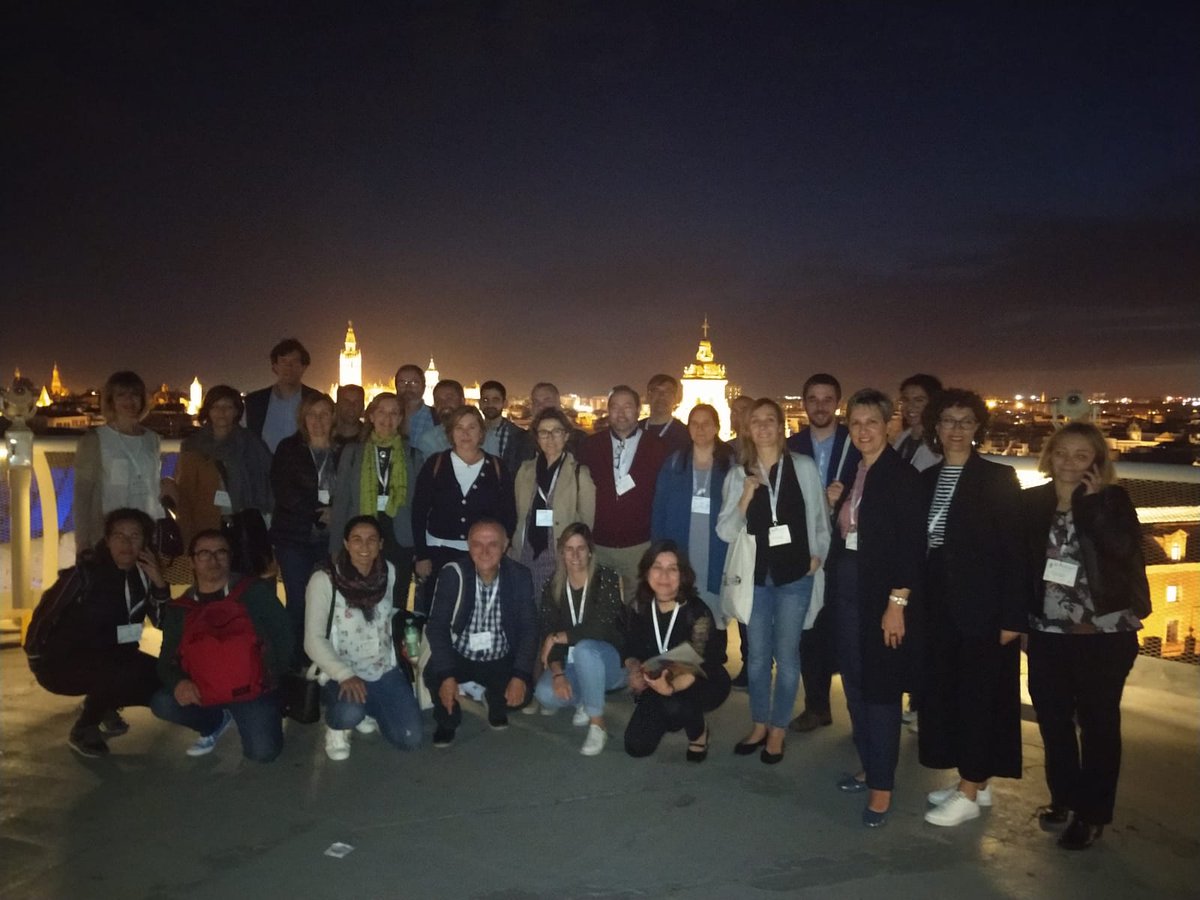 RECESevilla's tweet photo. Encuentro con la ciudad que abraza su historia. Visitamos @Setas_deSevilla y el Museo Antiquarium como difusión del patrimonio hispalense entre la comunidad educativa y la promoción cultural. #Sevilla #EncuentroRECE https://t.co/SS0EYqlo7r
