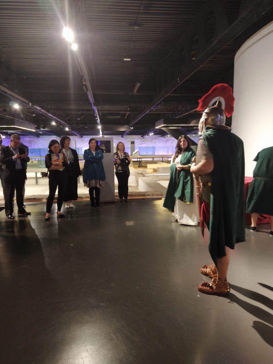 RECESevilla's tweet photo. Encuentro con la ciudad que abraza su historia. Visitamos @Setas_deSevilla y el Museo Antiquarium como difusión del patrimonio hispalense entre la comunidad educativa y la promoción cultural. #Sevilla #EncuentroRECE https://t.co/SS0EYqlo7r