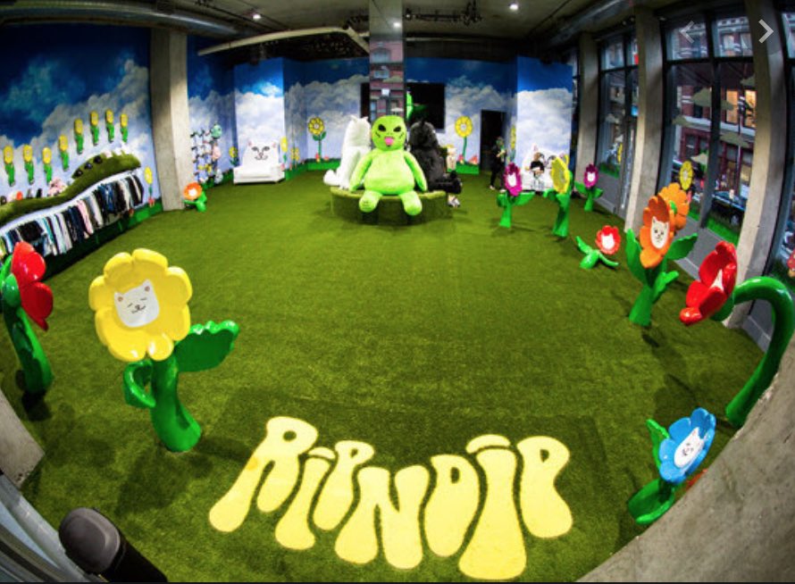 GetaPopUp's tweet photo. Streetwear brand, #RIPNDIP  opened a super creative pop-up shop and an art gallery last year to launch their spring collection. The iconic character Lord Nermal the cat were painted all over the exterior, which peaked the curiosity of pedestrians walking by 🌻🌻🌻 https://t.co/G5qjYvelzD
