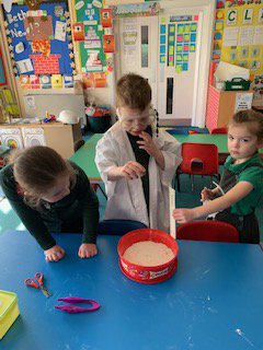 MrsGriffithMRh's tweet photo. Gwyddonwyr a Gofodwyr. Scientist and Astronauts @MorfaRhianedd https://t.co/CfgWEDT2qR