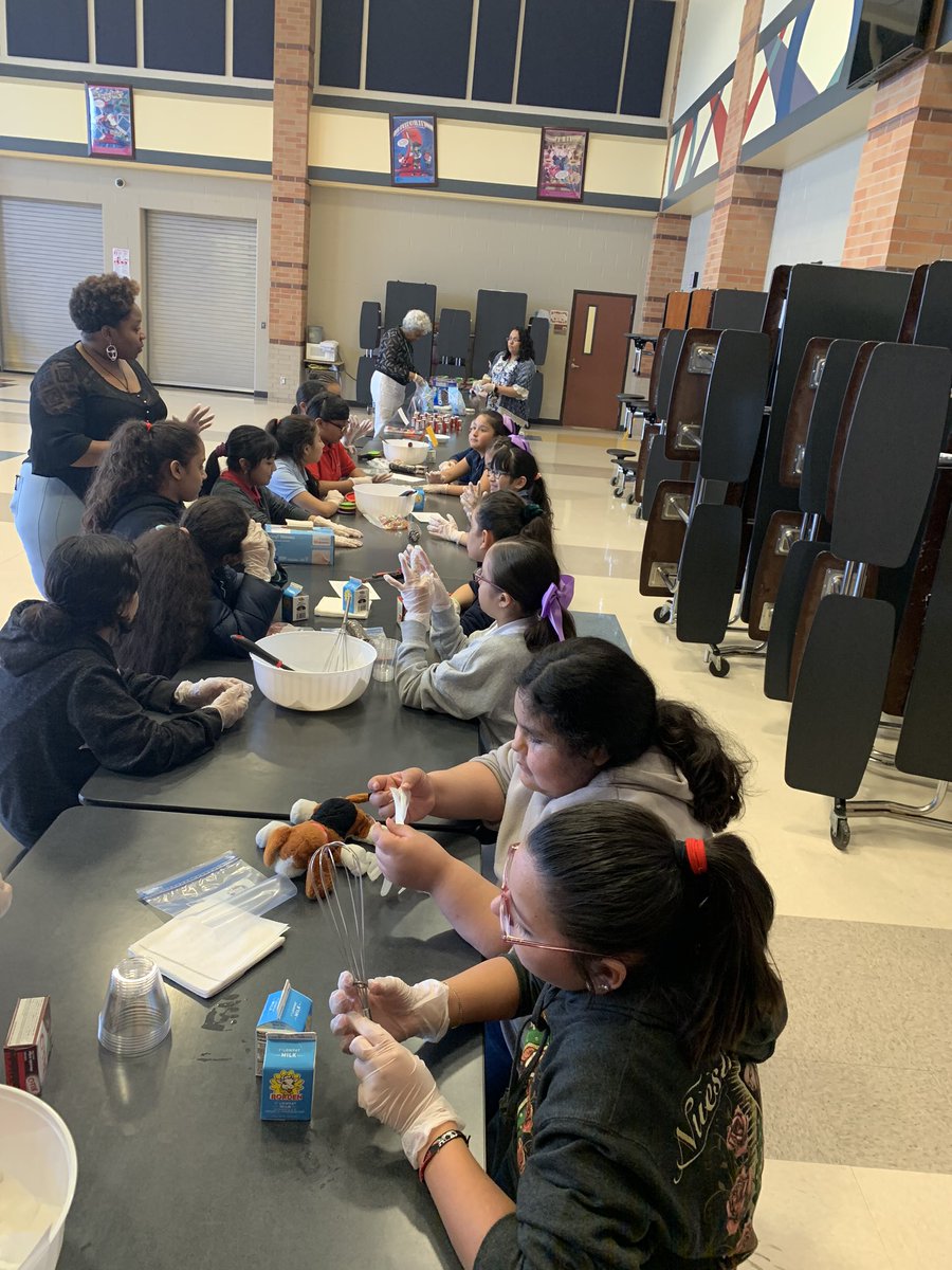 horn_science's tweet image. The girls have to be careful with the recipe and need to convert some of the units to make their dessert. #mathmeetsscience