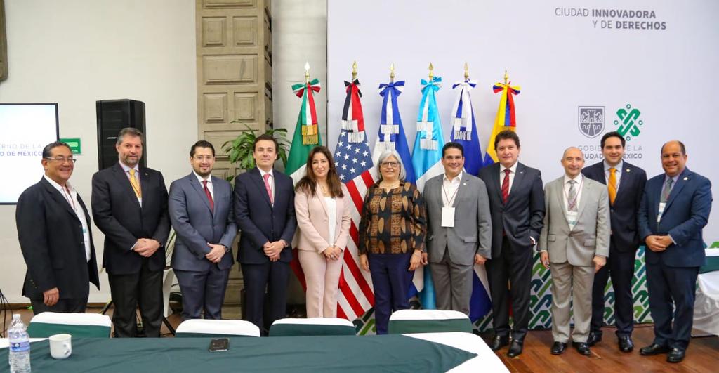 CAMACOLBOGOTA's tweet photo. Participamos en la 3ª reunión internacional #GTECS, trabajando en mejores practicas que fortalezcan la competitividad del sector y que lleven a obtener procesos más eficientes y transparentes. #PermisosDeConstrucción https://t.co/qi2EwukYDX