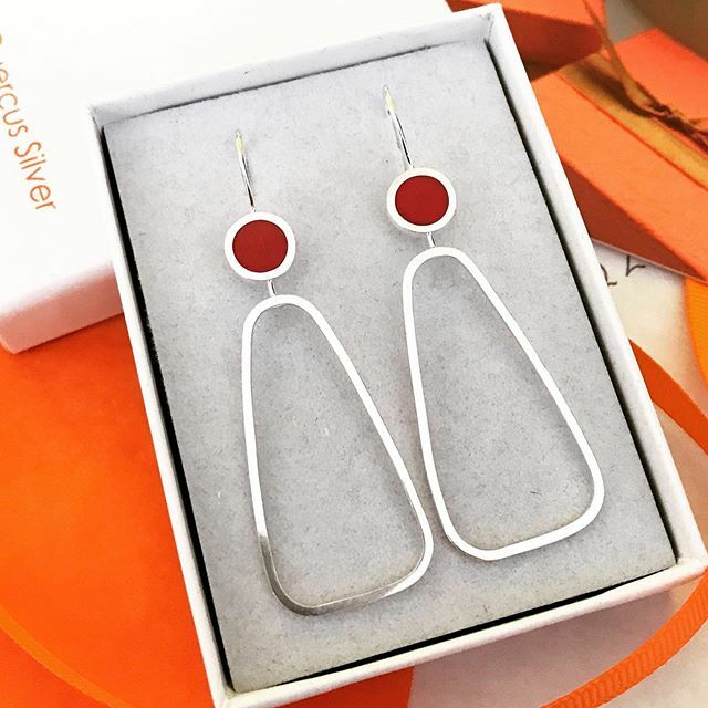 querc's tweet image. Warm cosy red hoops cos baby it’s cold outside. Well, it is here in Bath.
#red #redearrings #hoops #itsagift #packaging #cheermeup ift.tt/2W8uFje