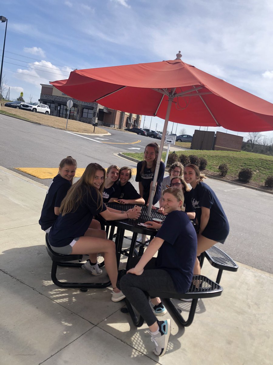 husky_softball's tweet photo. When our season gets suspended, we get ice cream. #eatingourfeelings https://t.co/GoDSIFV09t