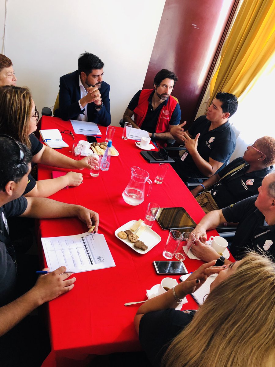 VoceriaAntofa's tweet photo. Hoy la Fundación “Unidos por Francisco“ fue parte de un nuevo #DiálogoCiudadano en el que nuestro Seremi de Gobierno @franciscosalazarh 🎙 escuchó sus necesidades y sacaron grandes ideas para construir entre todos el #ChileQueQueremos 🇨🇱❤️ https://t.co/I2IR7uczVV