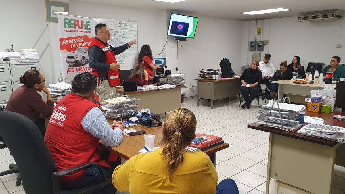 pelastapia's tweet photo. Platica a coordinacion de zona de la función del "Registro Público Vehicular del Sistema Nacional de Seguridad Publica" Director REPUVE  @ssp_sonora Lic. Aldo Durazo  registro para protección de nuestros vehículos a nivel nacional.

#UnidosLogramosMás 
#ISEATrabaja
#REPUVE https://t.co/vnwnW9dbM6