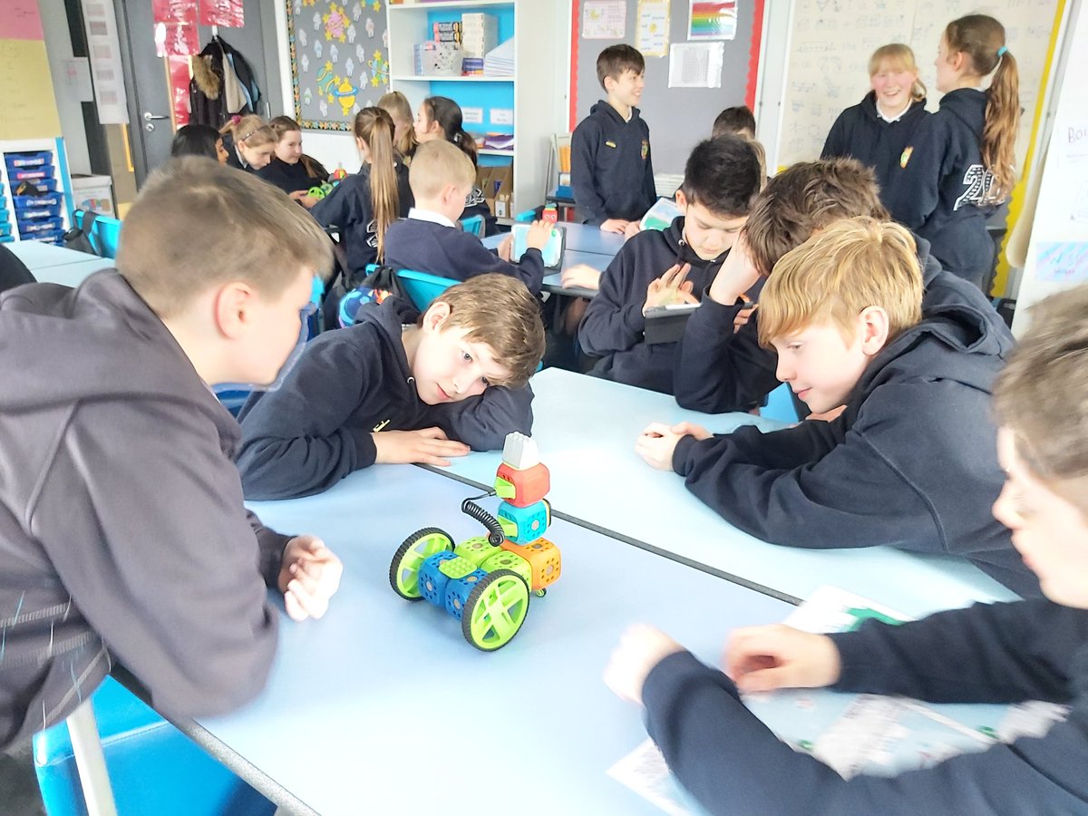 FoxCovertPS's tweet image. #p7fcps also enjoyed our coding activity with SSPCA.