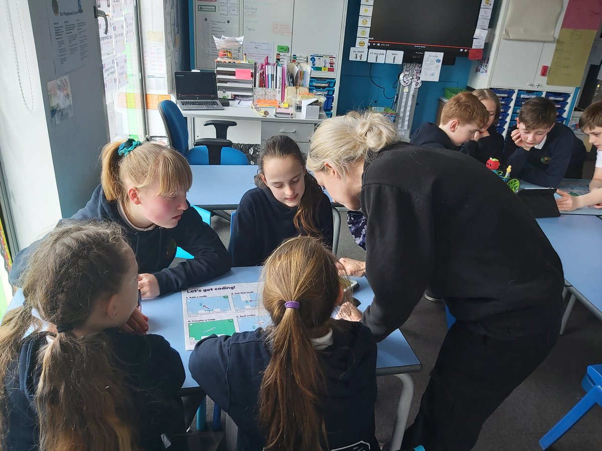 FoxCovertPS's tweet image. #p7fcps also enjoyed our coding activity with SSPCA.