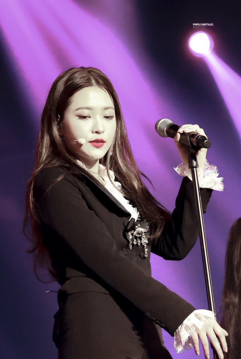cuteyeripics's tweet photo. my favorite singer 💜 https://t.co/YIhGJdThkf
