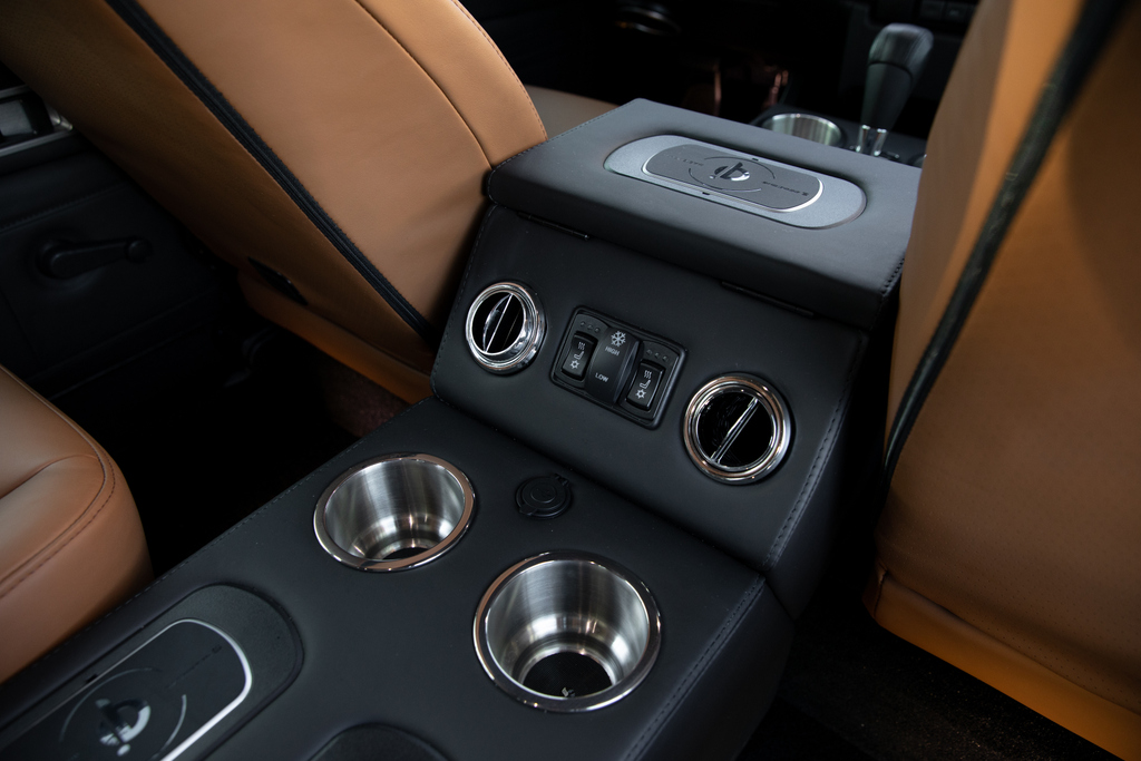 ECDautodesign's tweet image. Eyes drawn from every angle.  

Project Moey: Corbeau Trailcat seats, Nappa leather, JL Audio Sound
—
Learn more : soo.nr/7Ofx #ECD #ICONICdrive