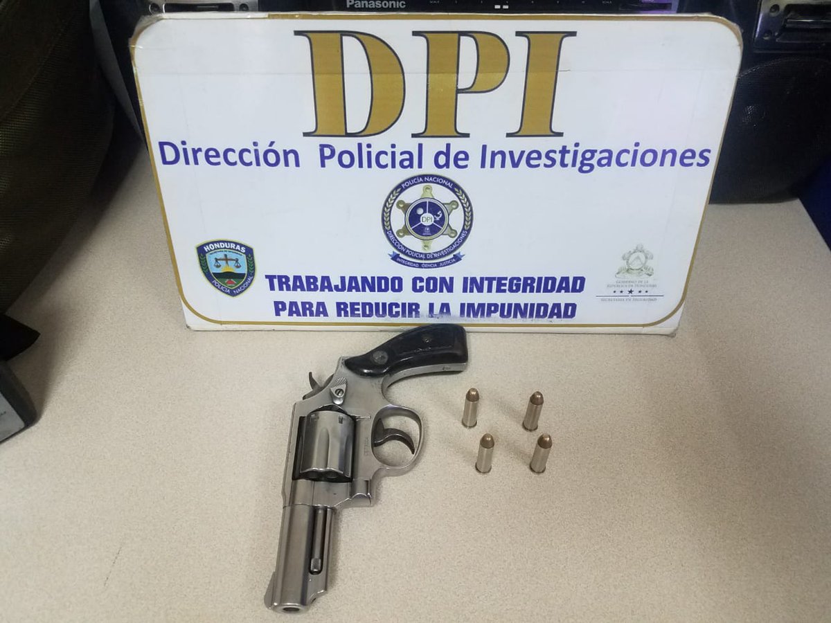 dpi_honduras's tweet photo. Luego de un allanamiento de morada con orden judicial, realizado por el Departamento de Delitos Contra la Propiedad, desarticulamos banda delictiva "Los Quencho", por suponerlos responsables de la comisión de varios ilícitos en #Curaren #FranciscoMorazán #AsíEstamosCumpliendo https://t.co/z6Wz2SbSjo