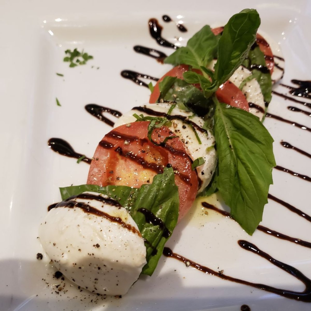 beansnvines's tweet photo. Every great dish has a great beginning. What's your first bite -- the tomato or the mozzarella? https://t.co/dNi74wHkC6
