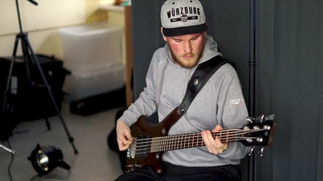 A fully concentrated @oversensevau playing some funky bass lines for the next Oversense record 😎😁🔥 #oversense #oversenseofficial #studio #studiowork #audiostudio #recording #newalbum #newsongs #writing #creative #bass #bassrecording #metal #heavymeta… ift.tt/2Qcz7K9