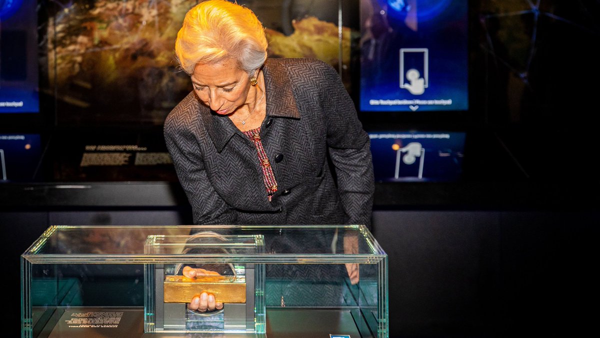 Today Gold is worth $1700

Gold should be worth around $8-10k

XRP is better than GOLD!

Imagine in the most conservative situation and according to the comment that XRP is better than GOLD

Imagine 2k-10k x XRP

Now when you buy a measly 100 XRP think it's like buying Gold oz