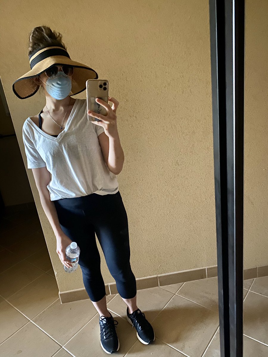 megsjayy's tweet photo. OOTD #quaratinelife #CoronavirusPandemic https://t.co/CfUDEsLg5W
