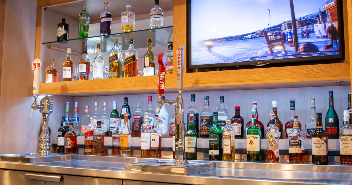 DeltaWinnipeg's tweet photo. The best seat in the house is right up at the #BlazeRestaurant bar – perfect for game nights and happy hour. #simplemadeperfect https://t.co/Y3zYEL6nmc