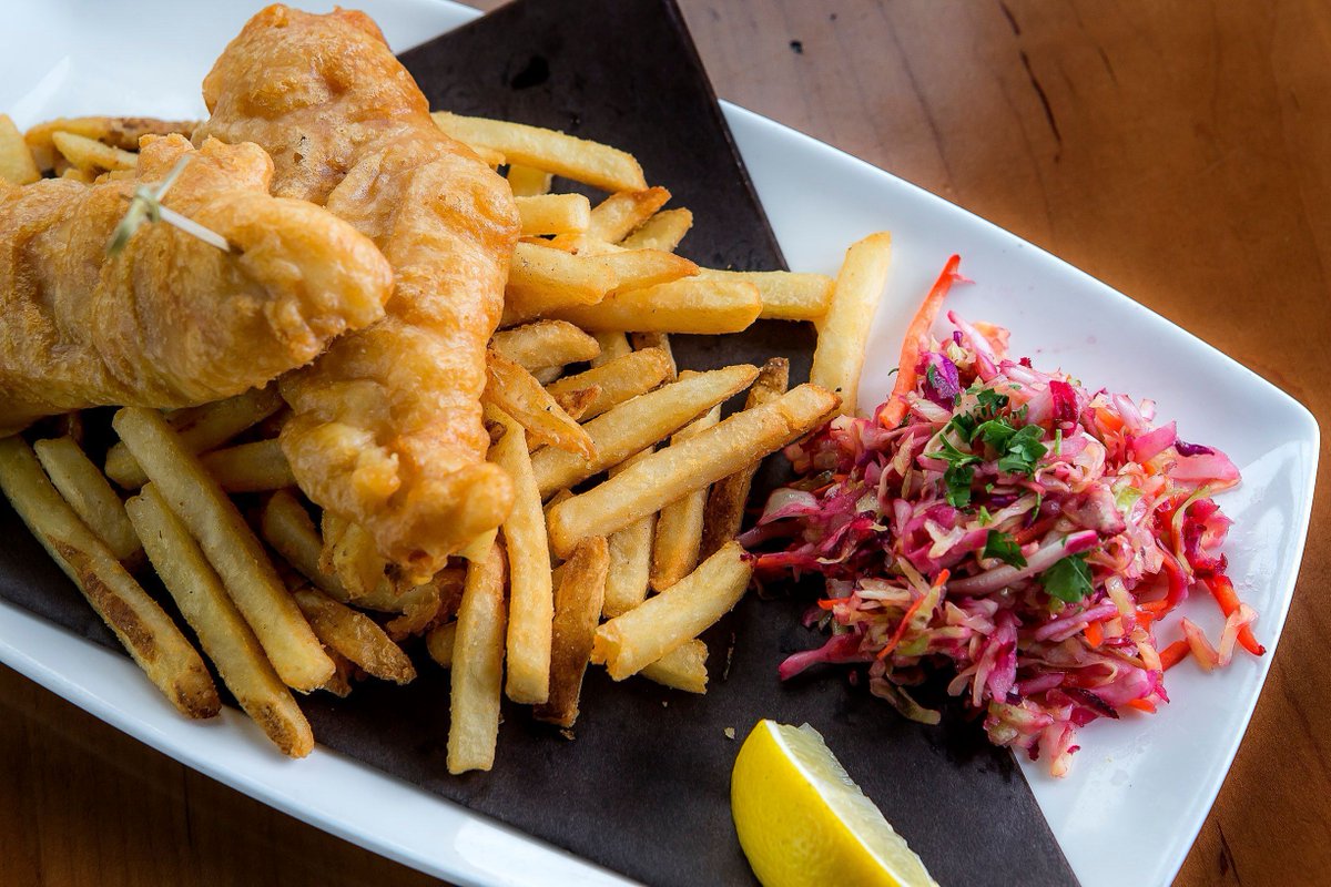 Did you know we offer #HappyHour everyday? Treat yourself to one of our Happy Hour mains! See the full menu here >> buff.ly/2IFQLnP  #waterfrontdining #shipyardsdistrict