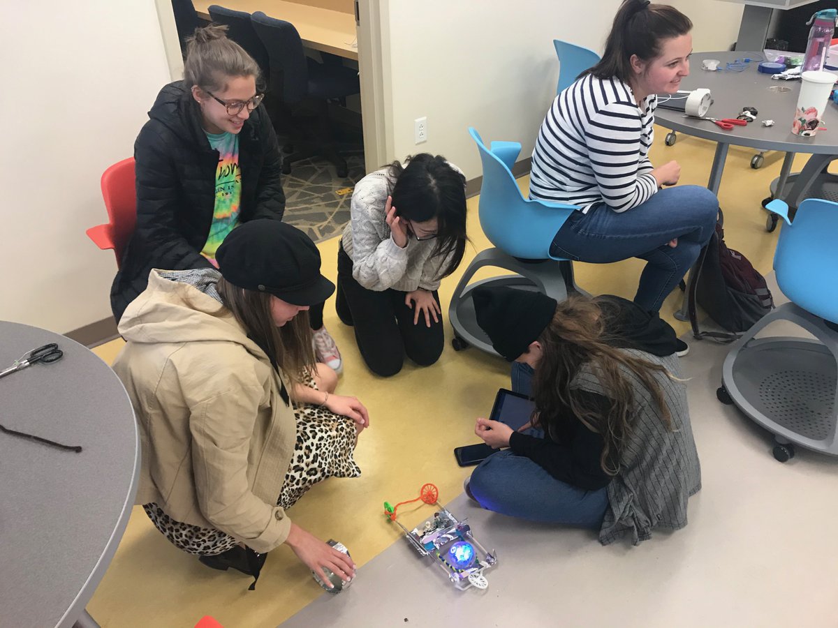 asknquestions's tweet photo. EdTe 355 teacher ed students practicing the 4C's with @SpheroEdu Sphero Robotics, Coding, the Chariot Challenge. We head into the rest of the semester with positive, collaborative, &amp; creative problem solving attitudes. @ballstatetc @BallState @BSUEdStudies https://t.co/IF3DJi2shh